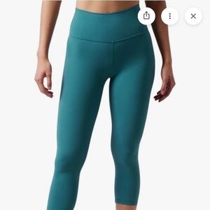 Athleta Transcend Capri Leggings